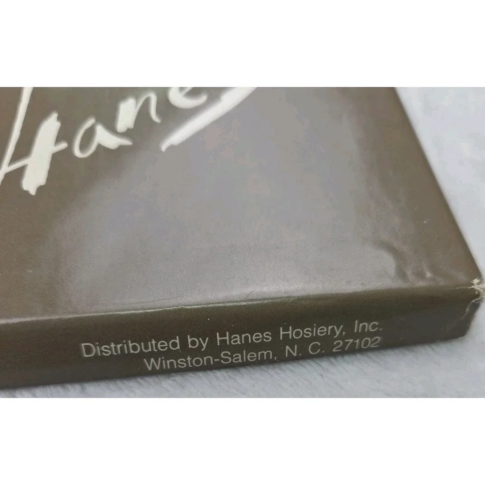 Vtg 2 pr HANES Barely There Reinforced Sheer Garter Nylon Stockings Size 9 M
